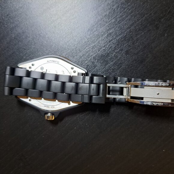 CHANEL J12 GMT Watch, 41 mm - Picture 4 of 8